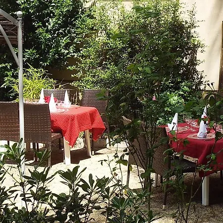 Le Coin Fleuri ديني-ليه-بان