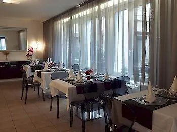 Le Coin Fleuri فندق ديني-ليه-بان