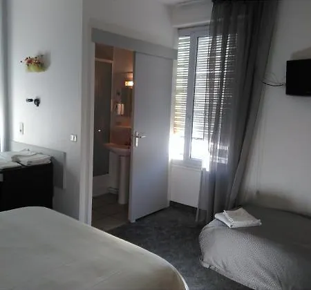 Le Coin Fleuri 4* ديني-ليه-بان